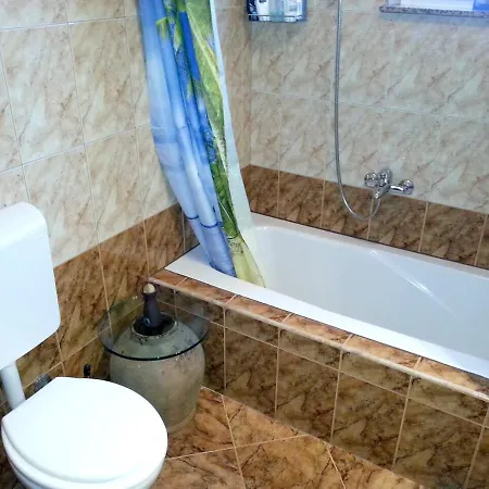 2 Bedrooms At 3 Km Away From The Rovinjsko Selo